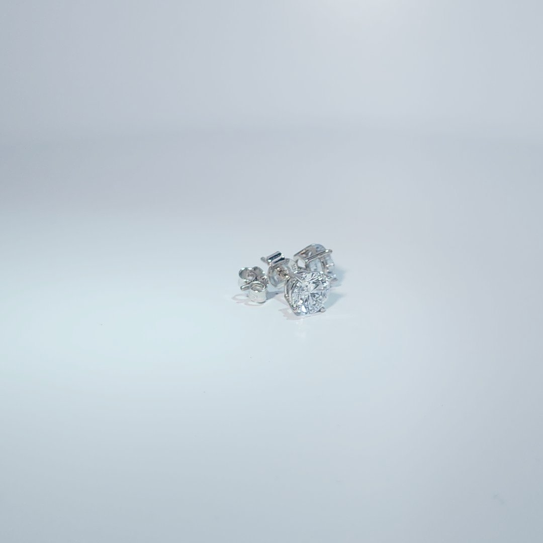 DATA_MISMATCH: Pair of earrings vs 1 Lab Grown Diamond stated | 14K White Gold Earrings, set with 1 Lab Grown Diamond (2.28ct), 0.87g, Size 7.