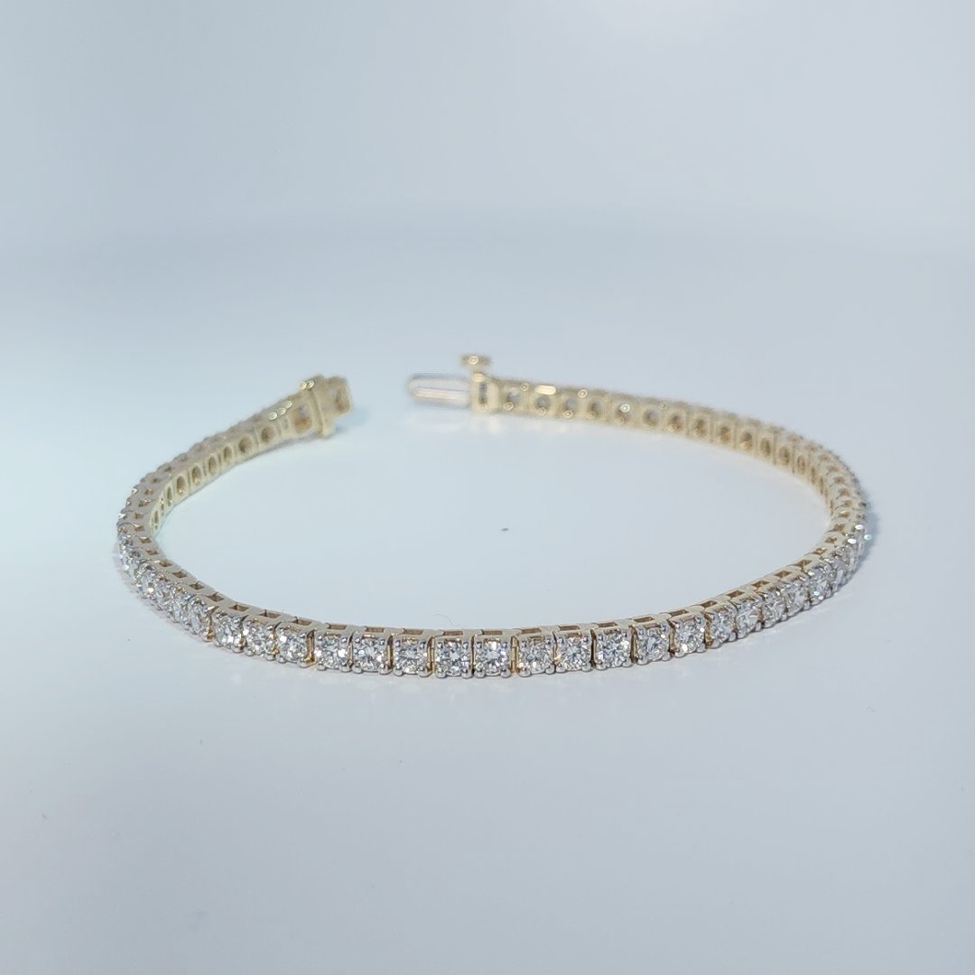 White Gold Bracelet, set with Lab Grown Diamonds totaling 3.99ct, 9.2g.
