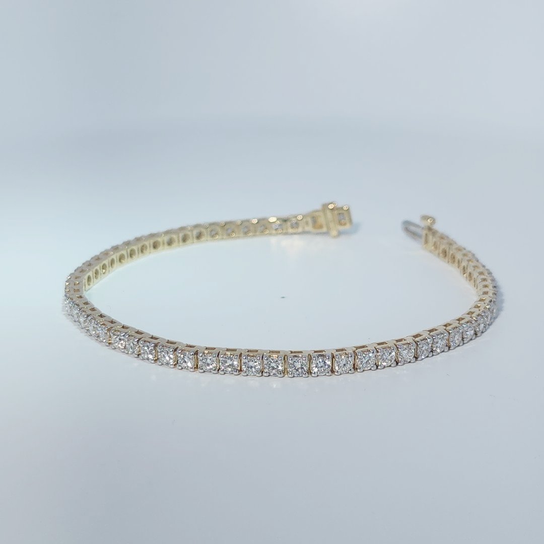 White Gold Bracelet, set with Lab Grown Diamonds totaling 3.99ct, 9.2g.