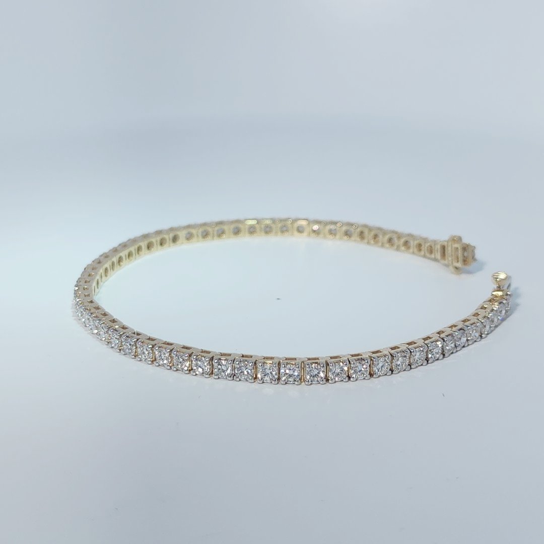 White Gold Bracelet, set with Lab Grown Diamonds totaling 3.99ct, 9.2g.