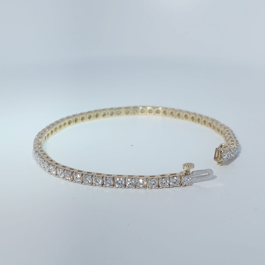 White Gold Bracelet, set with Lab Grown Diamonds totaling 3.99ct, 9.2g.