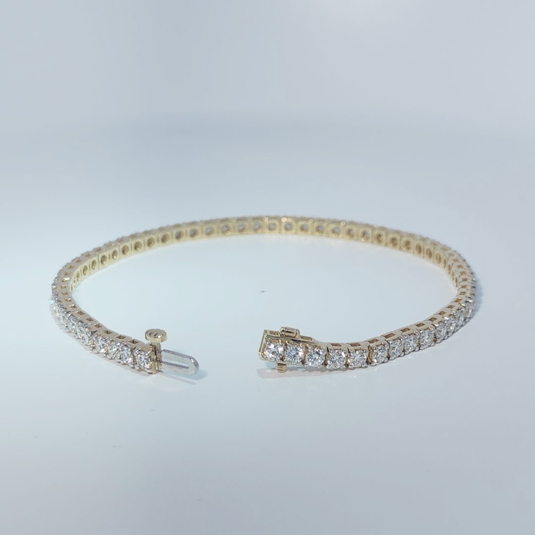 White Gold Bracelet, set with Lab Grown Diamonds totaling 3.99ct, 9.2g.