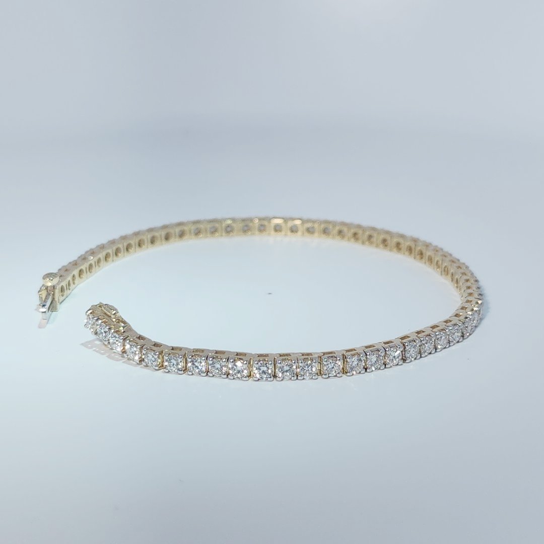 White Gold Bracelet, set with Lab Grown Diamonds totaling 3.99ct, 9.2g.