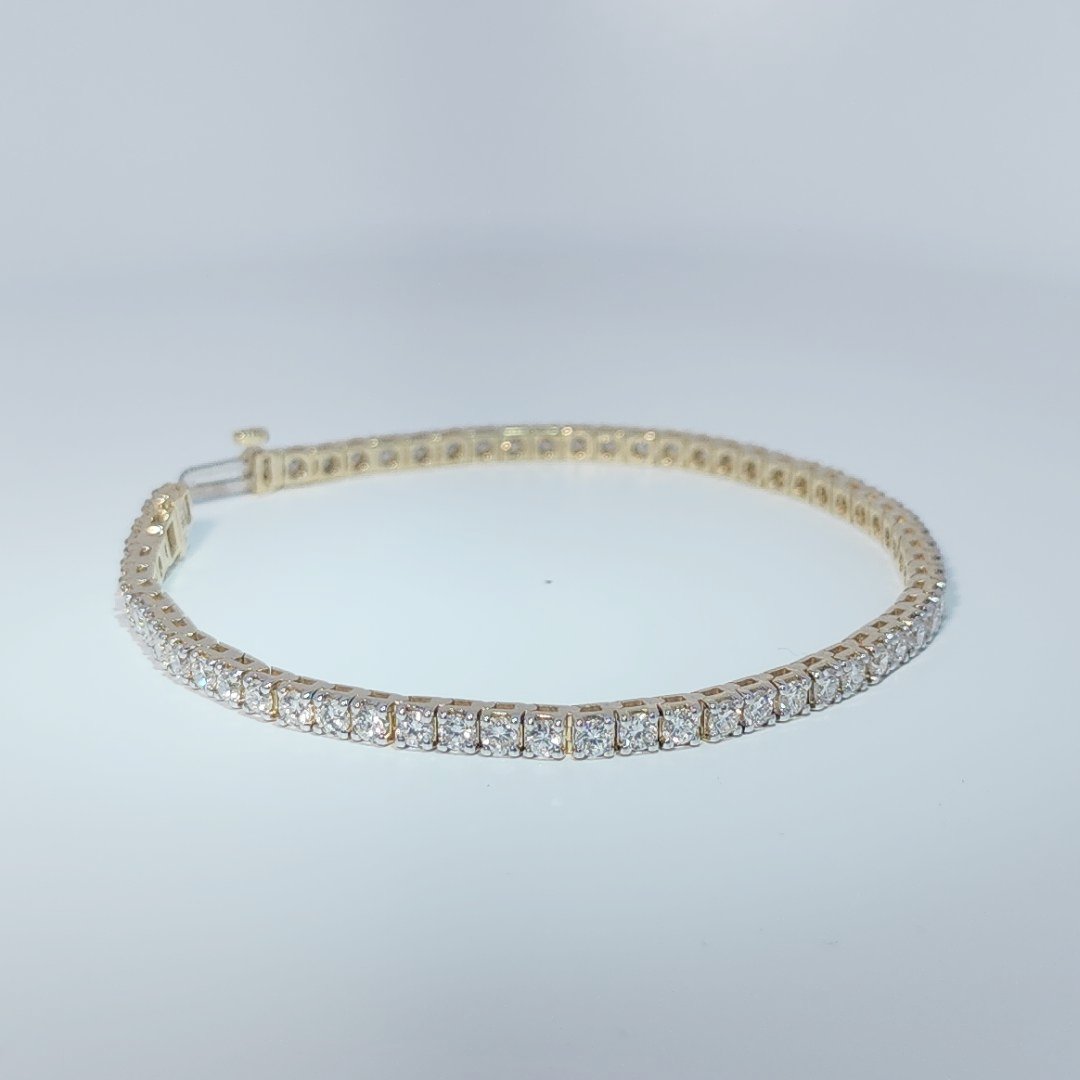 White Gold Bracelet, set with Lab Grown Diamonds totaling 3.99ct, 9.2g.