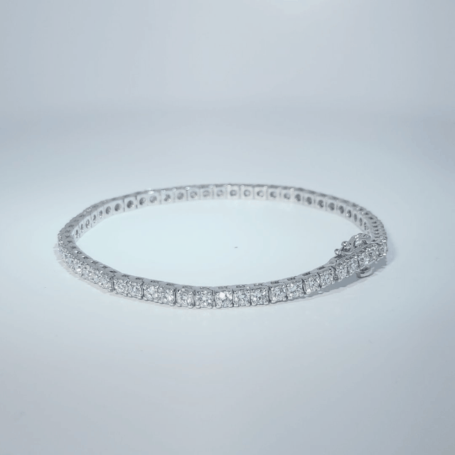 9.18g White Gold Bracelet set with Lab Grown Diamonds totaling 3.94ct.