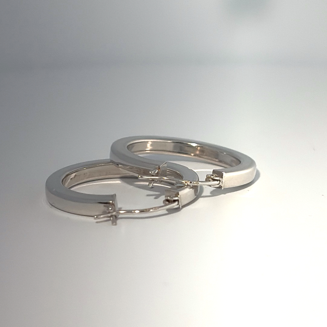 14K White Gold Hoop Earrings, 3.06g.