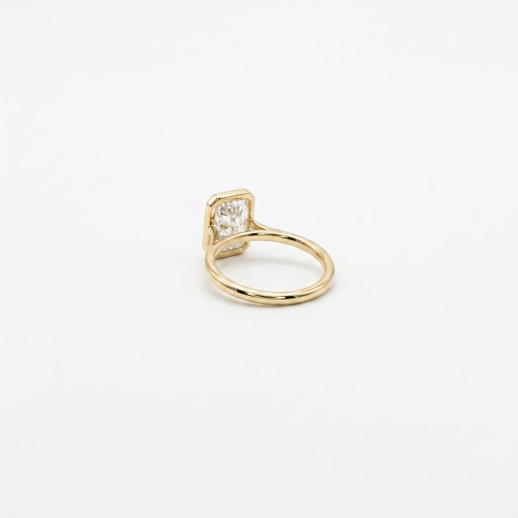 14K Yellow Gold Engagement Ring, set with 1 Lab Grown Diamond (3.03ct), 3.24g, Size 7.
