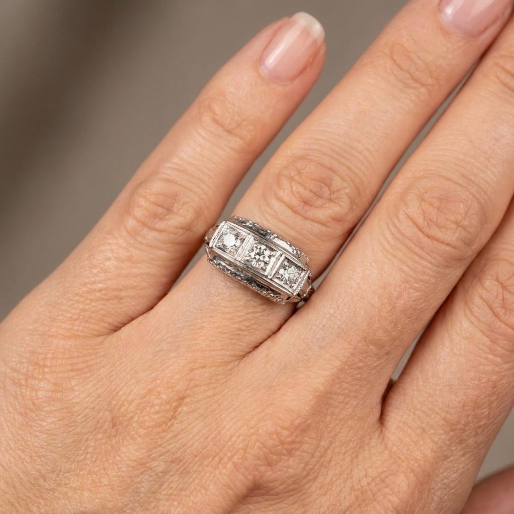 Vintage Art Deco, Natural Diamonds GH VS1(0.18CTW)