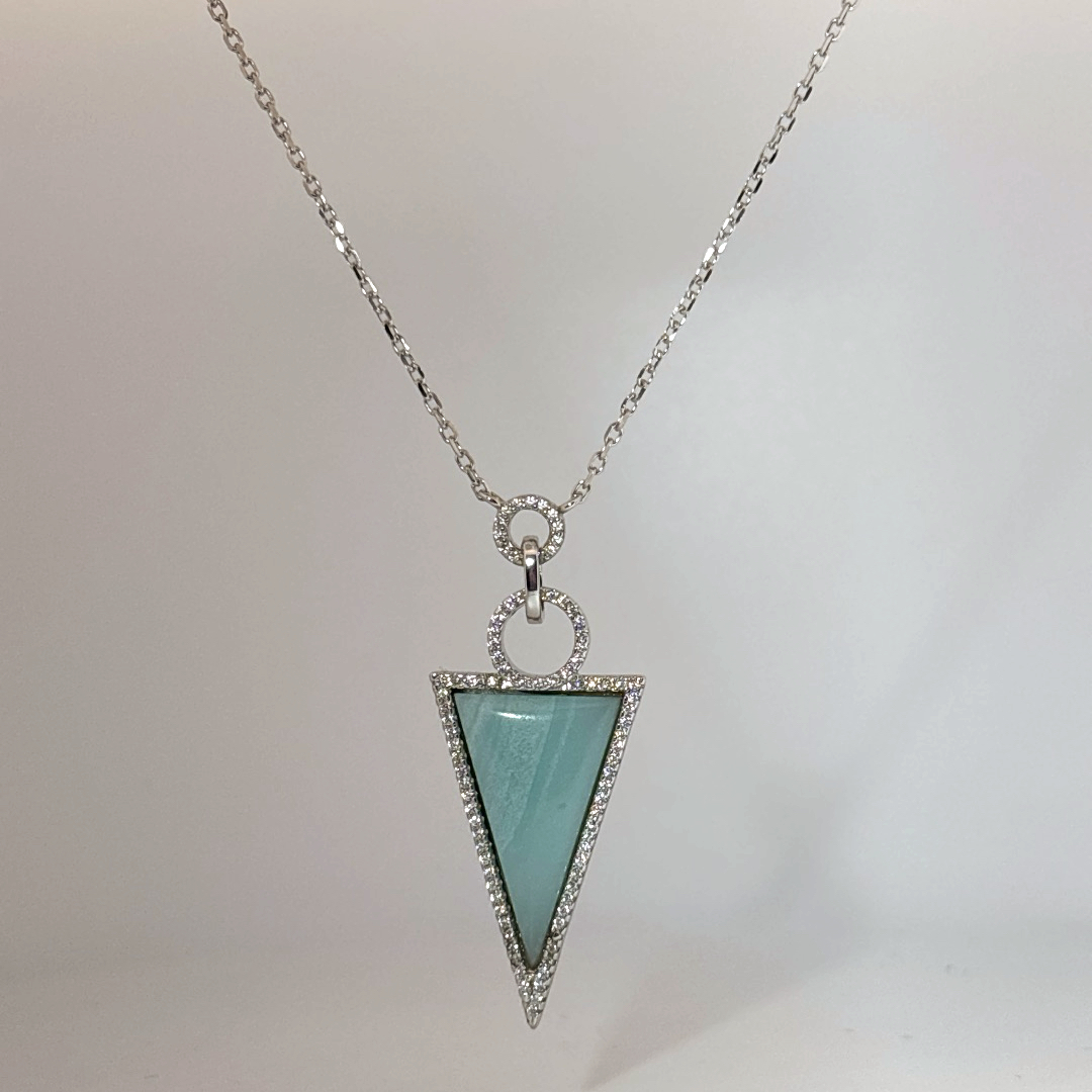 Sterling Silver 925 Necklace, set with 1 Green Agate stone (triangle shape).