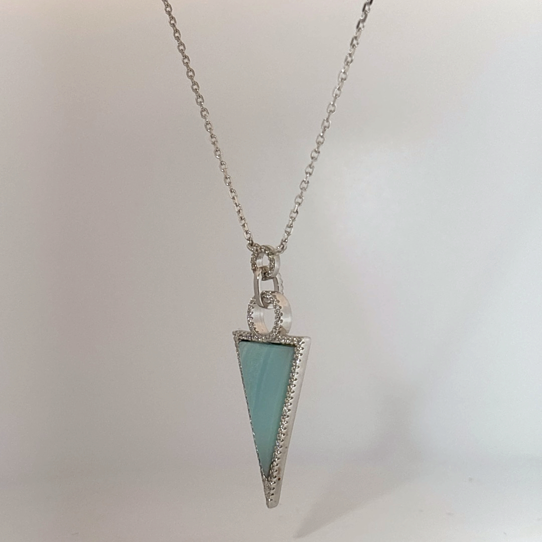 Sterling Silver 925 Necklace, set with 1 Green Agate stone (triangle shape).