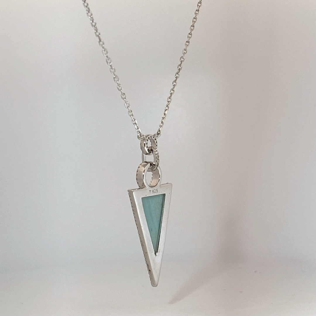Sterling Silver 925 Necklace, set with 1 Green Agate stone (triangle shape).