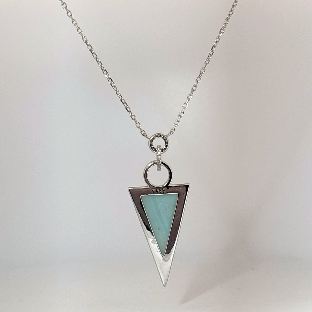 Sterling Silver 925 Necklace, set with 1 Green Agate stone (triangle shape).