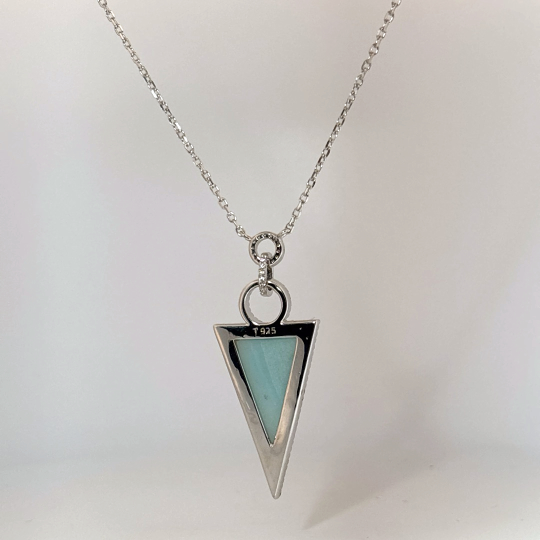 Sterling Silver 925 Necklace, set with 1 Green Agate stone (triangle shape).