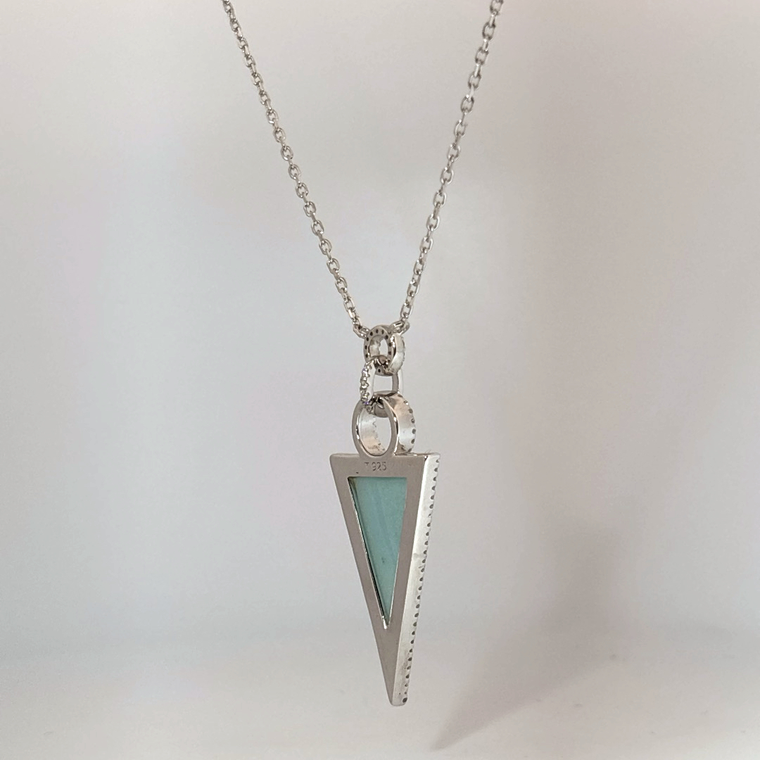Sterling Silver 925 Necklace, set with 1 Green Agate stone (triangle shape).