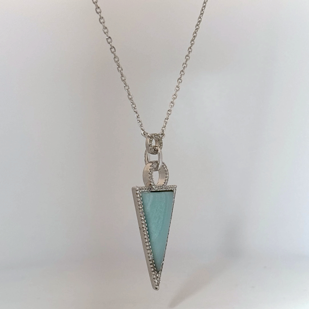 Sterling Silver 925 Necklace, set with 1 Green Agate stone (triangle shape).