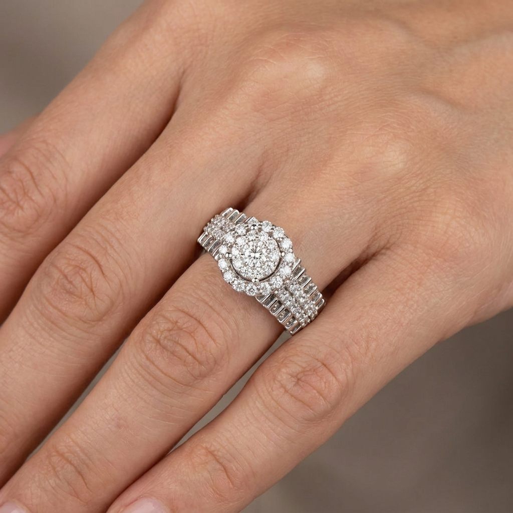 14K White Gold Engagement Ring, set with 0.90ct G SI1 Round Diamond, Size 7.