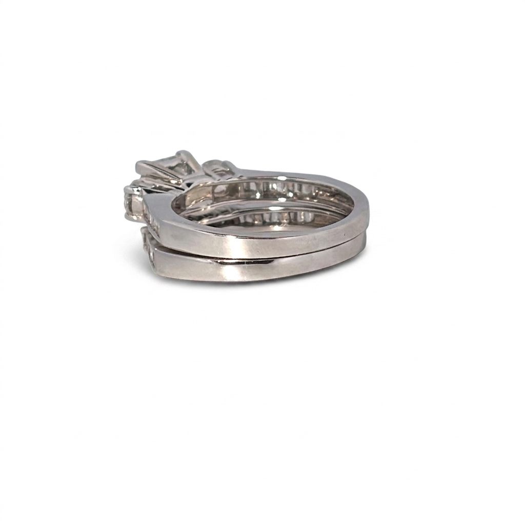 14K White Gold Ring, set with multiple round, Baguette and princess cut Diamonds, 1.5ct total, G, VS2, Size 7.