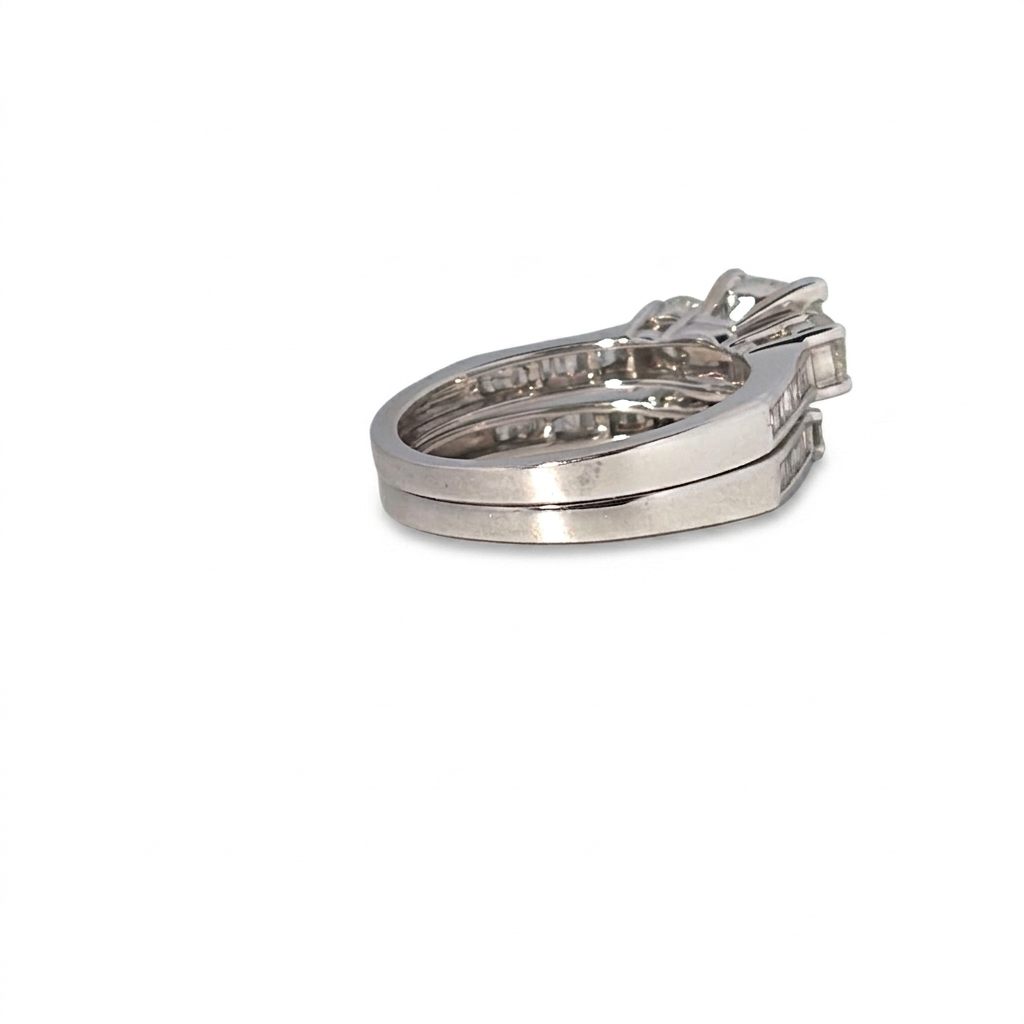 14K White Gold Ring, set with multiple round, Baguette and princess cut Diamonds, 1.5ct total, G, VS2, Size 7.