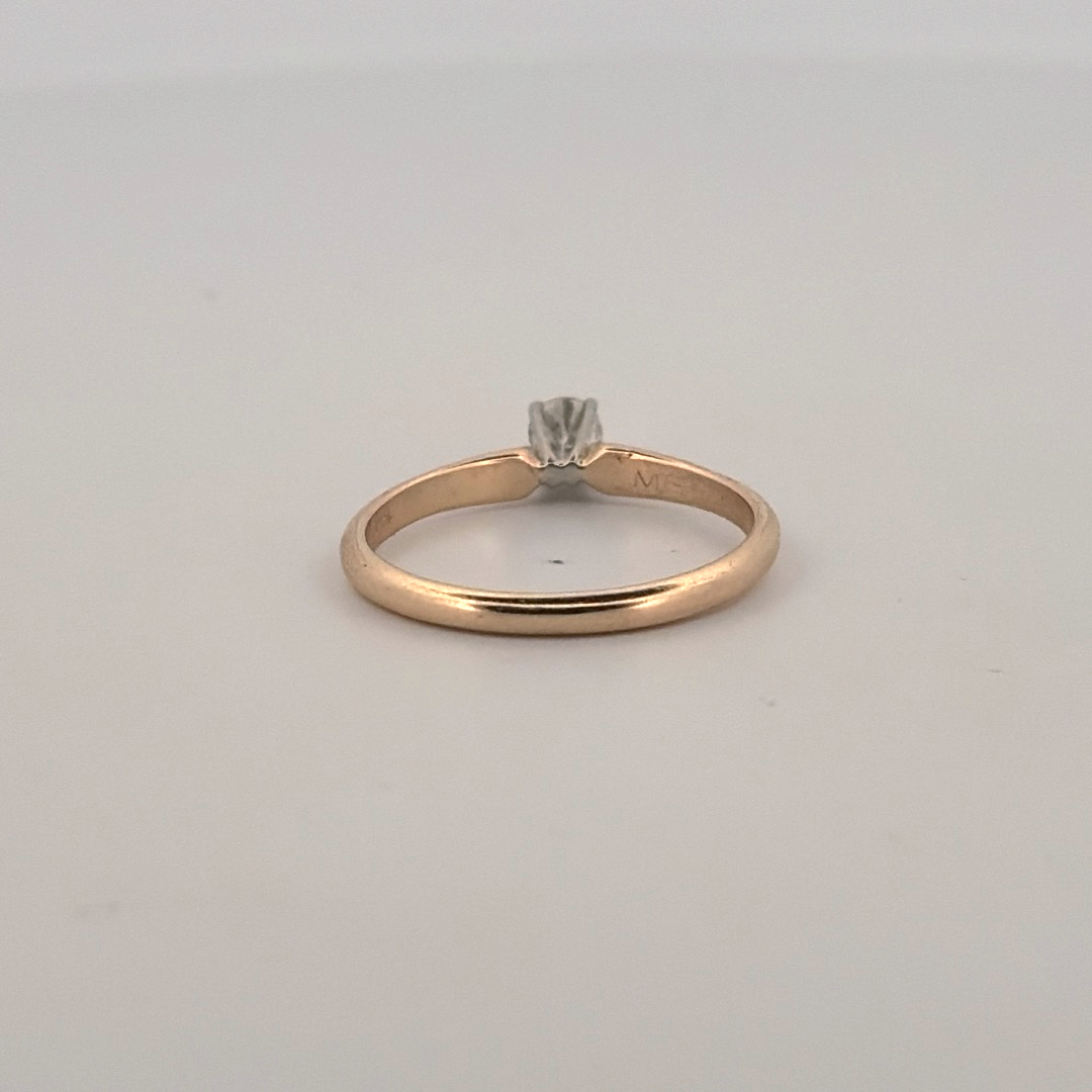 Women's 14K Yellow Gold Engagement Ring with solitaire 0.17ct Diamond.