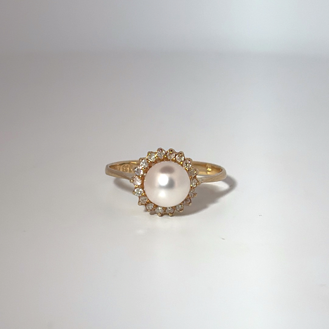 Natural Fresh Water Cultured Pearl with Natural Diamonds (0.10CT) Size 7, 14K Yellow Gold
