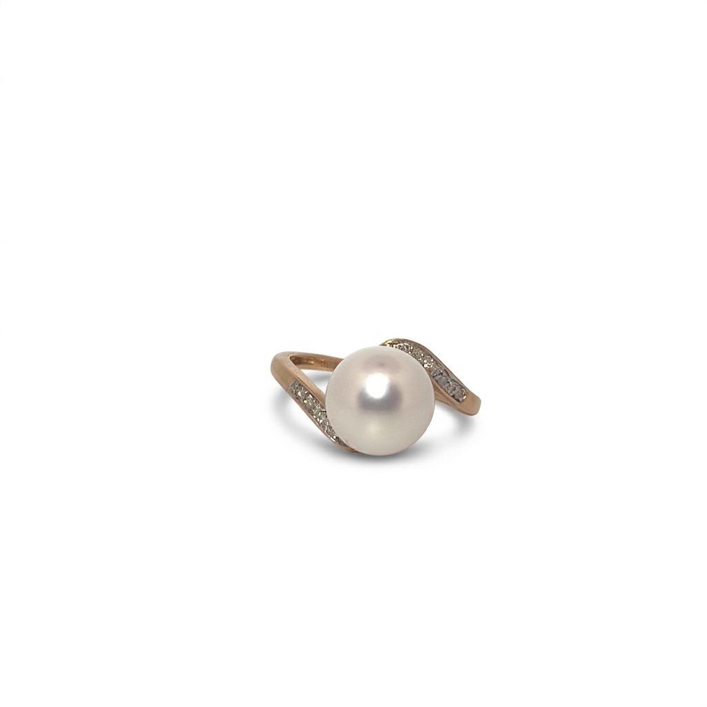 Ladies Ring, Natural Diamonds (0.07CTW) with Natural Fresh Water Pearl 10mm, 14K Yellow Gold