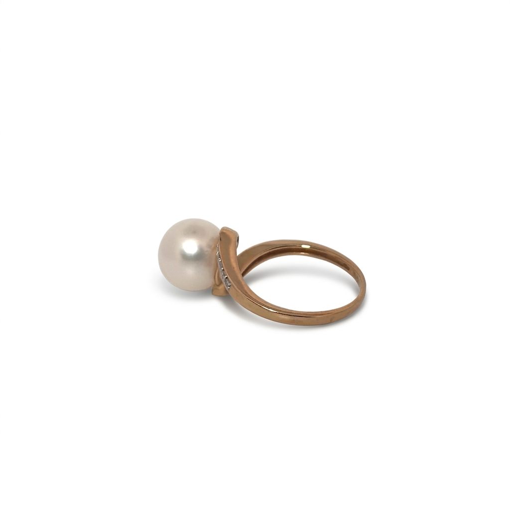 Ladies Ring, Natural Diamonds (0.07CTW) with Natural Fresh Water Pearl 10mm, 14K Yellow Gold