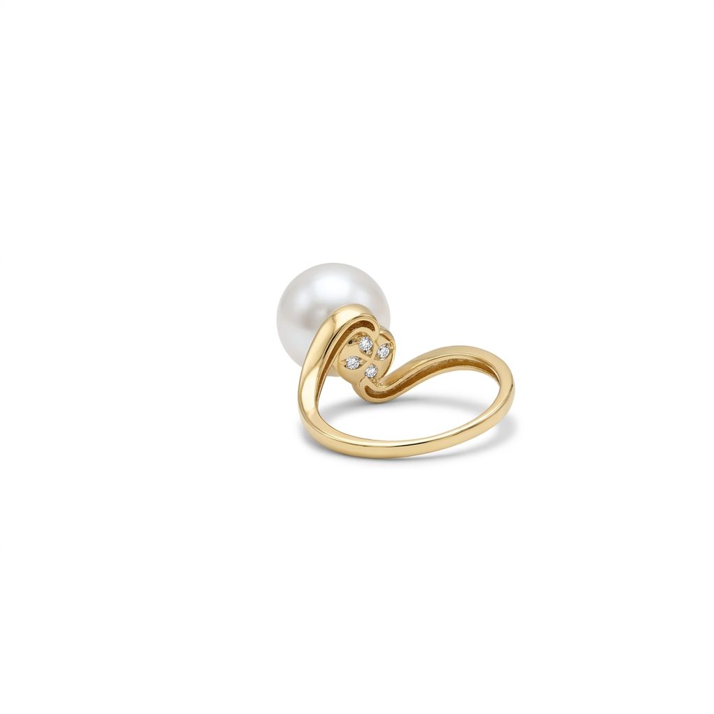 Ladies Ring, Natural Diamonds (0.07CTW) with Natural Fresh Water Pearl 10mm, 14K Yellow Gold