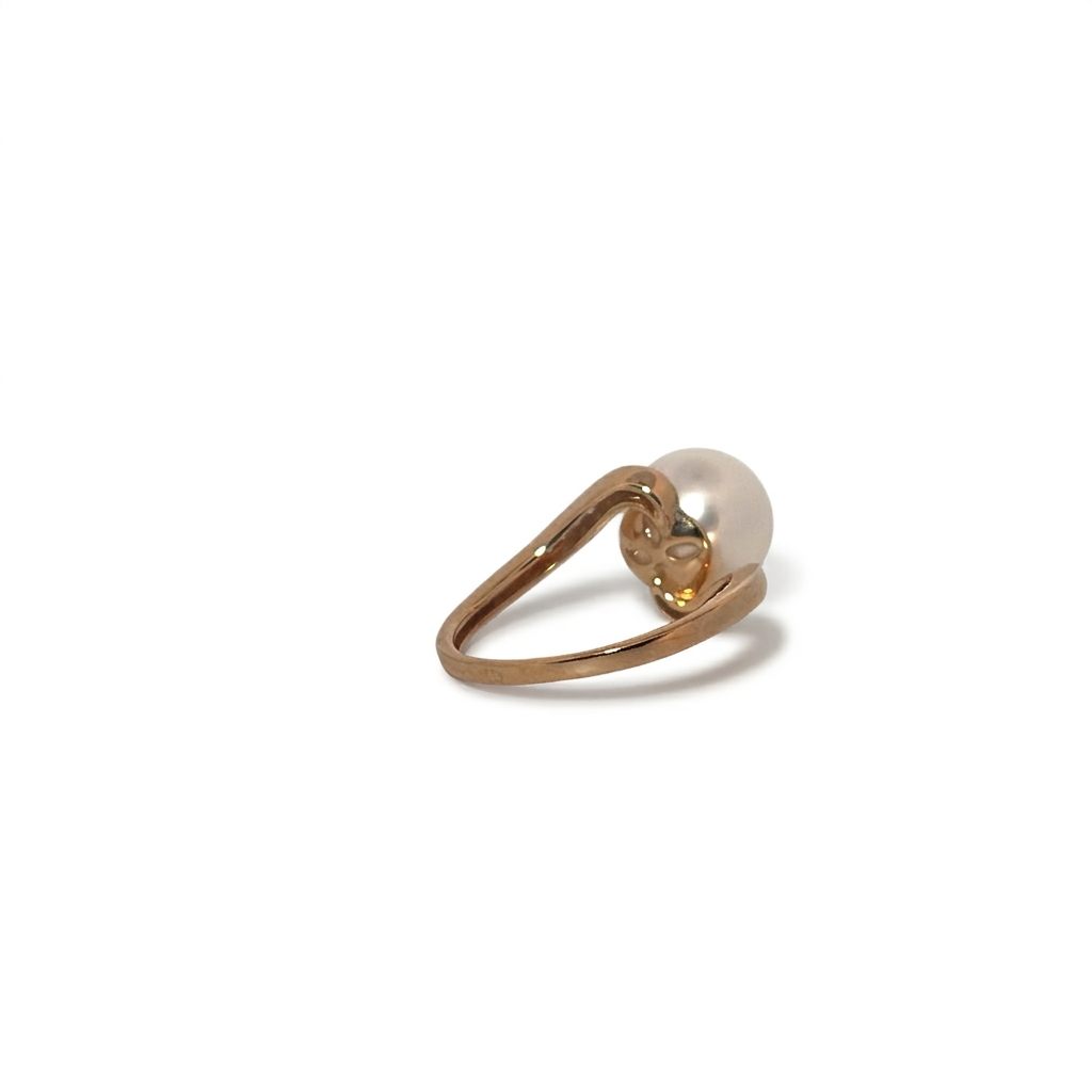 Ladies Ring, Natural Diamonds (0.07CTW) with Natural Fresh Water Pearl 10mm, 14K Yellow Gold