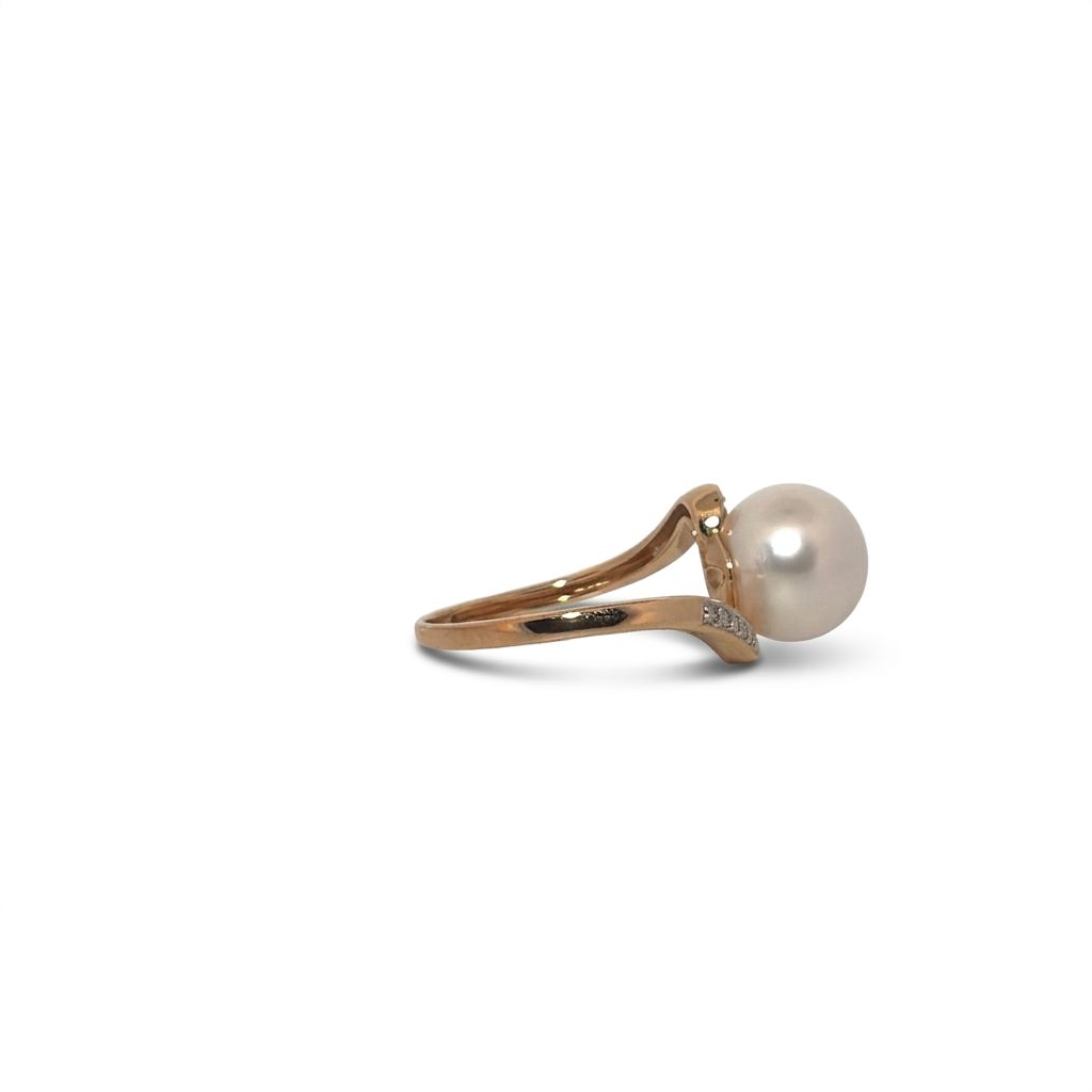 Ladies Ring, Natural Diamonds (0.07CTW) with Natural Fresh Water Pearl 10mm, 14K Yellow Gold