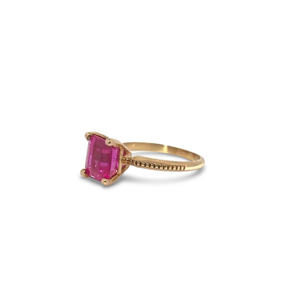 Lab Grown Pink Sapphire Solitaire Ring, mounted on 18K Yellow Gold. 4.43 Gram Total weight. GIA-6233573547