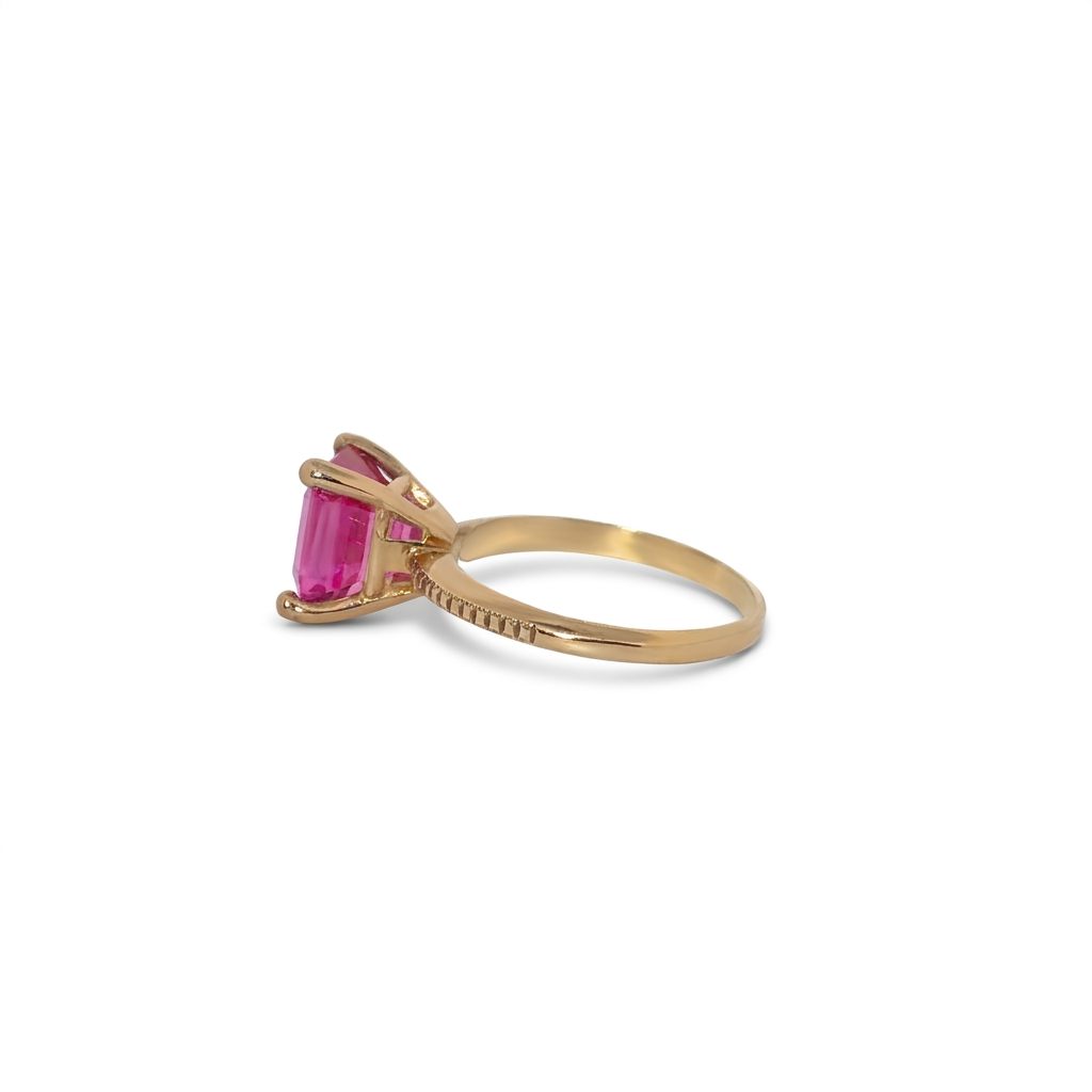 Lab Grown Pink Sapphire Solitaire Ring, mounted on 18K Yellow Gold. 4.43 Gram Total weight. GIA-6233573547