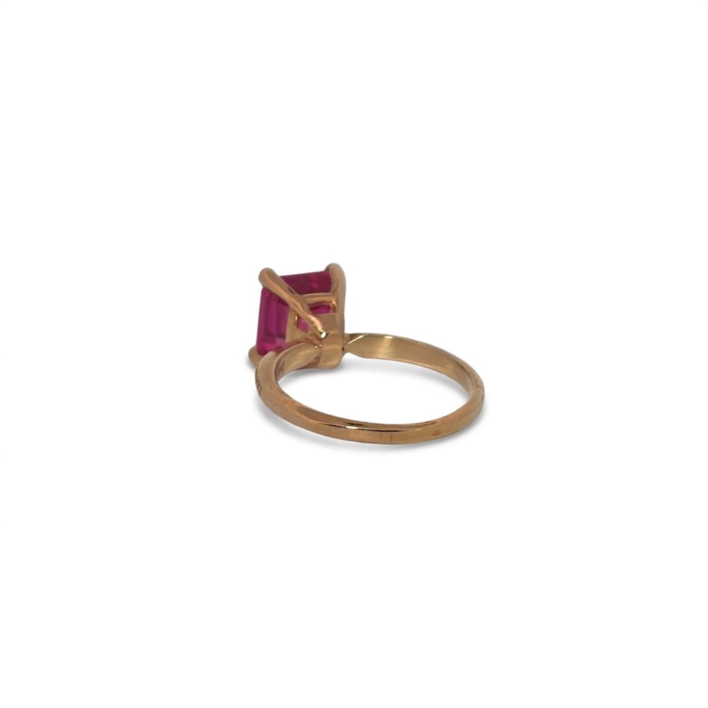 Lab Grown Pink Sapphire Solitaire Ring, mounted on 18K Yellow Gold. 4.43 Gram Total weight. GIA-6233573547