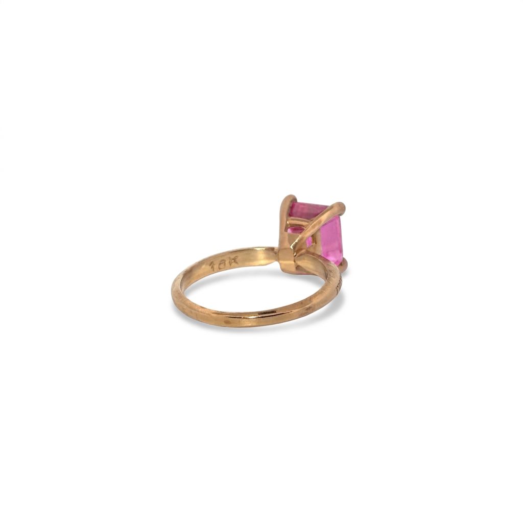 Lab Grown Pink Sapphire Solitaire Ring, mounted on 18K Yellow Gold. 4.43 Gram Total weight. GIA-6233573547