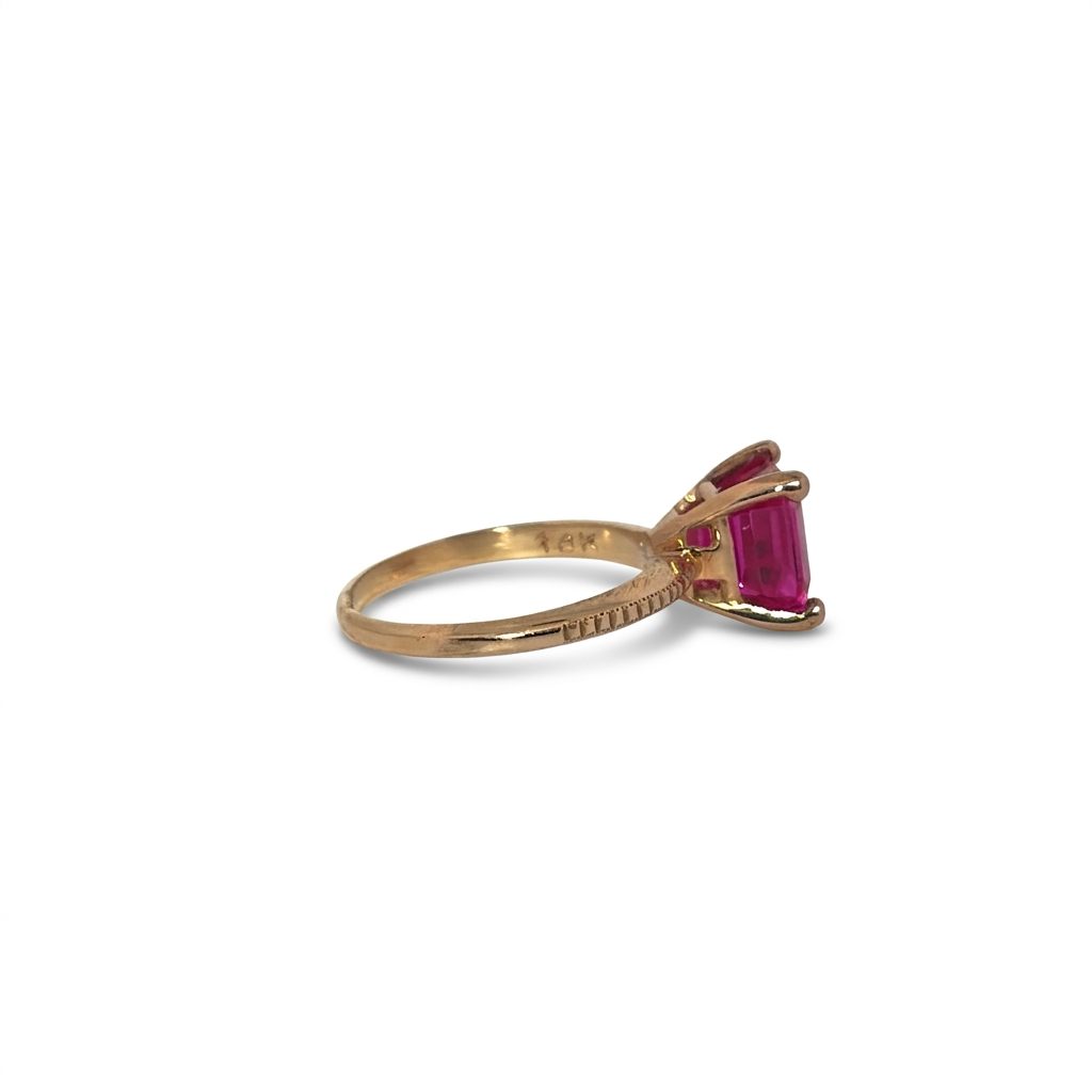 Lab Grown Pink Sapphire Solitaire Ring, mounted on 18K Yellow Gold. 4.43 Gram Total weight. GIA-6233573547