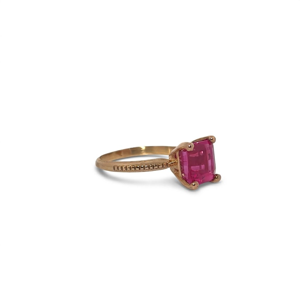 Lab Grown Pink Sapphire Solitaire Ring, mounted on 18K Yellow Gold. 4.43 Gram Total weight. GIA-6233573547