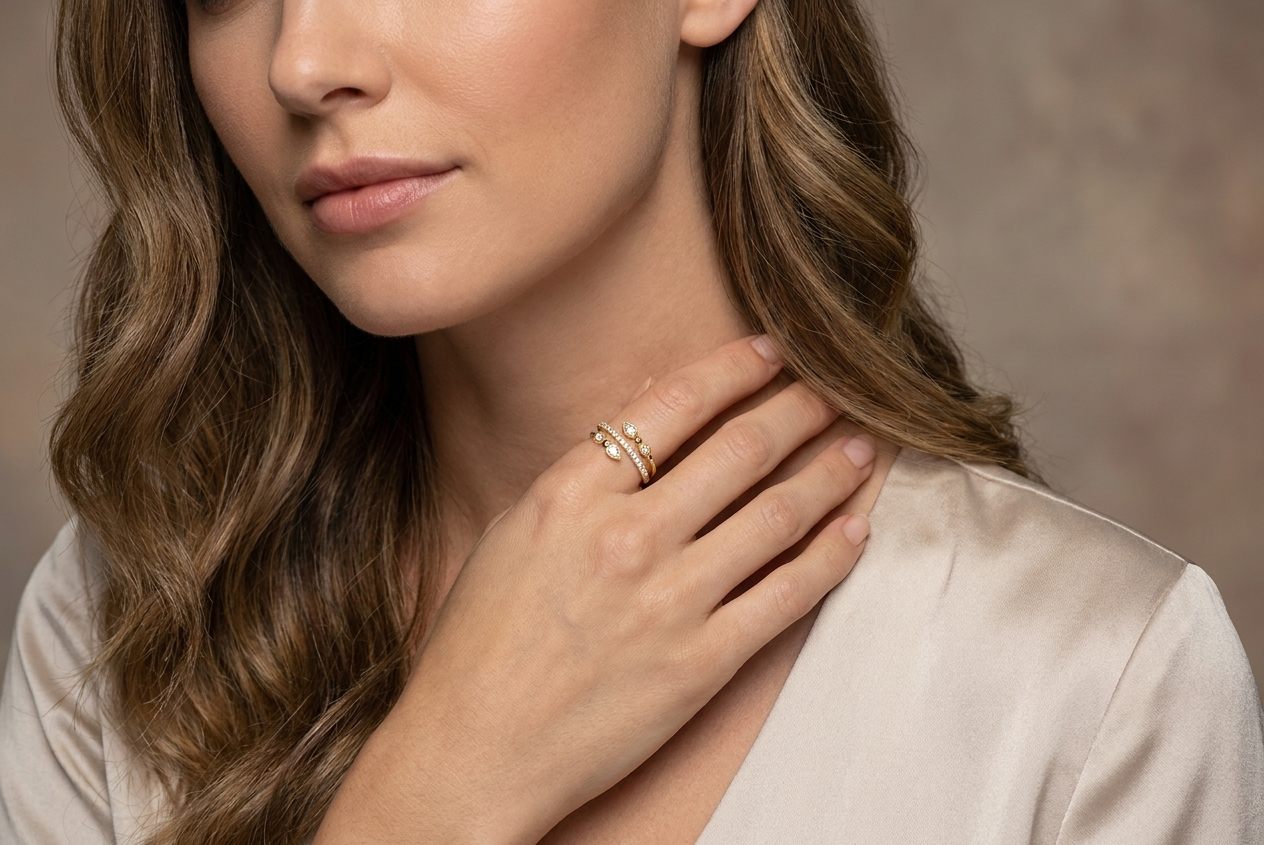 14K Yellow Gold Ring, set with 21 Round Diamonds (0.29ct, G, SI1) and 2 Pear Diamonds (0.09ct, G, SI1)