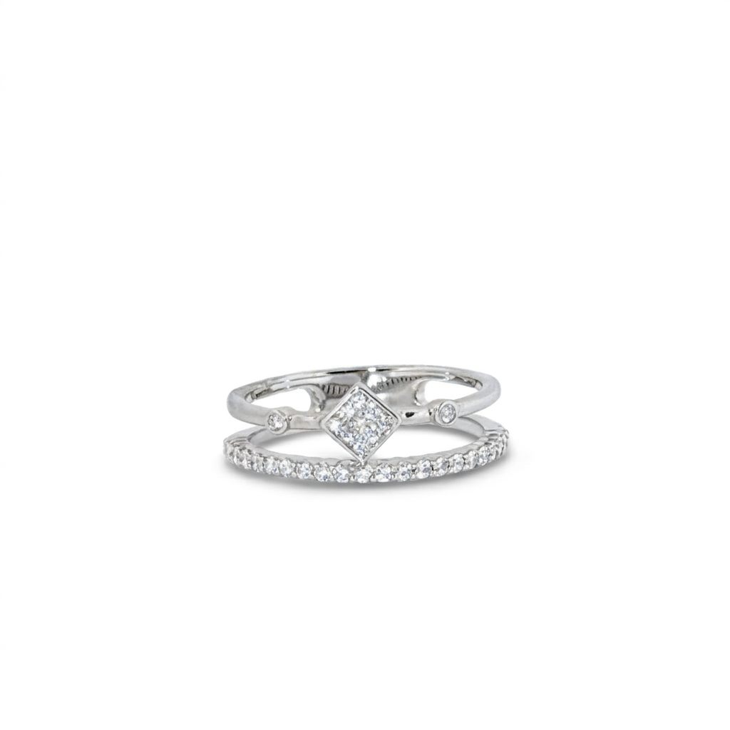 14K White Gold Women’s Ring, set with 34 Round Diamonds (0.27ct total, E, VS1), Size 7.