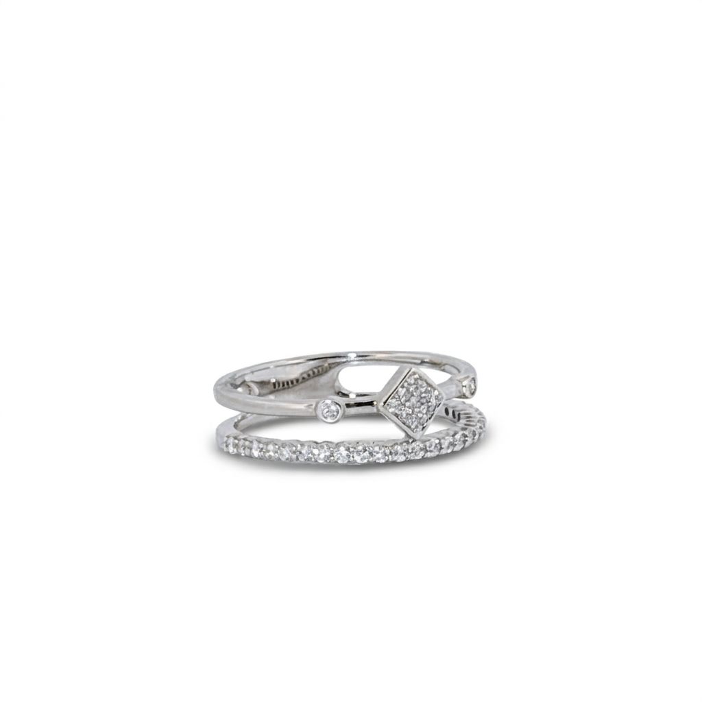 14K White Gold Women’s Ring, set with 34 Round Diamonds (0.27ct total, E, VS1), Size 7.