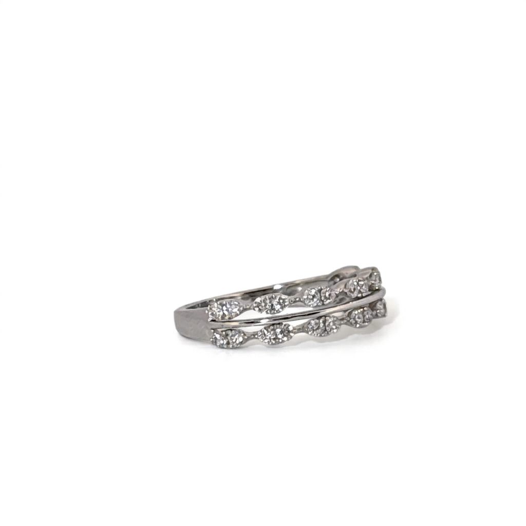14K White Gold Ring, set with 28 Round Diamonds total 0.50ct, F, VVS1, Size 7.