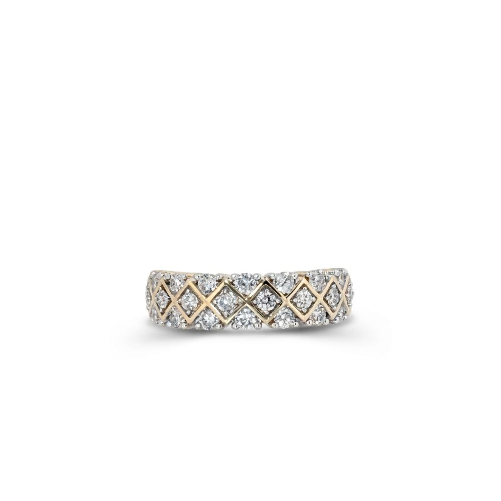 14K Yellow Gold Ring, set with 22 Round Diamonds (0.70ct total, F, VS1), Size 7.
