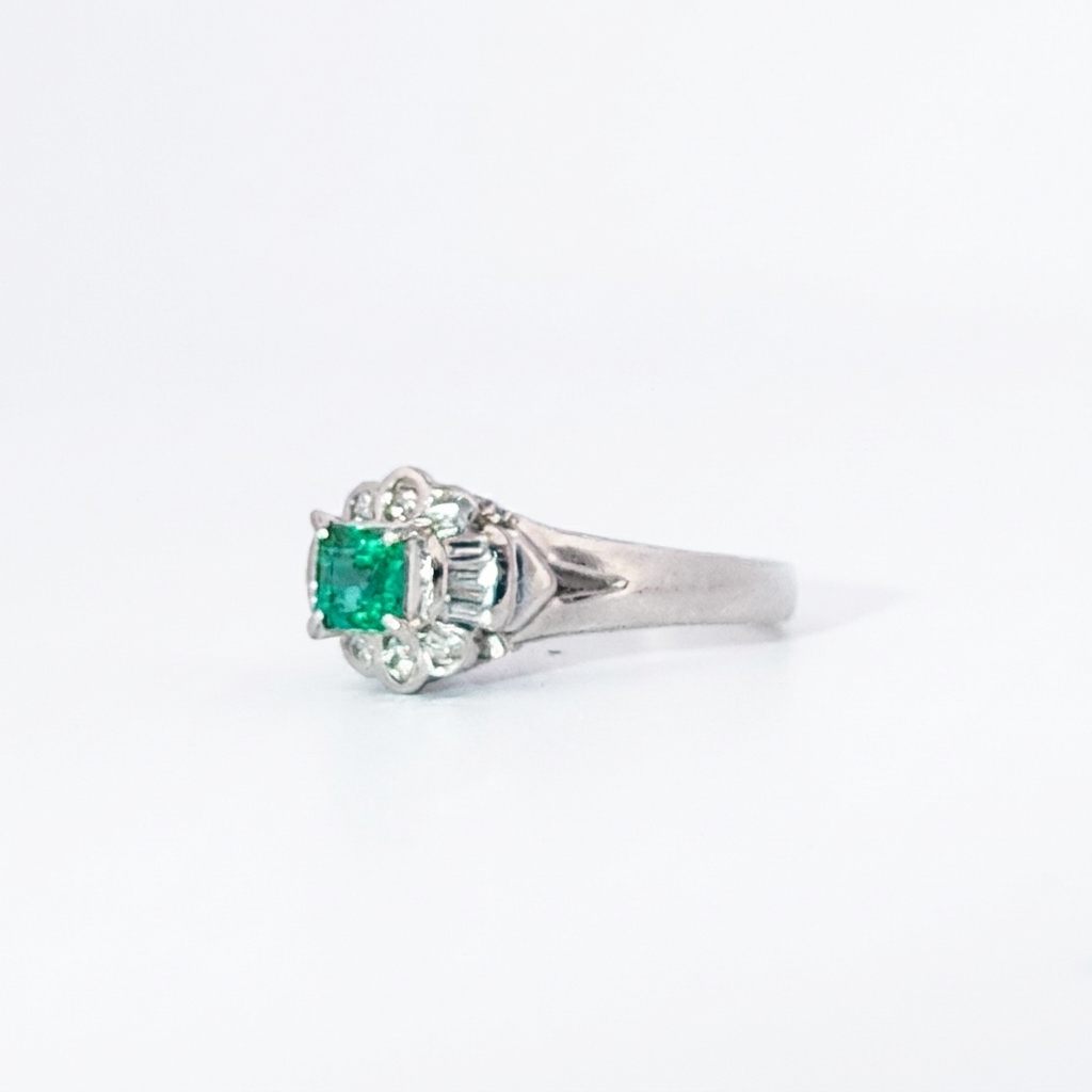 0.17ct Natural Diamonds and 0.24ct Nat Emerald, Women Ring, Platinum 900