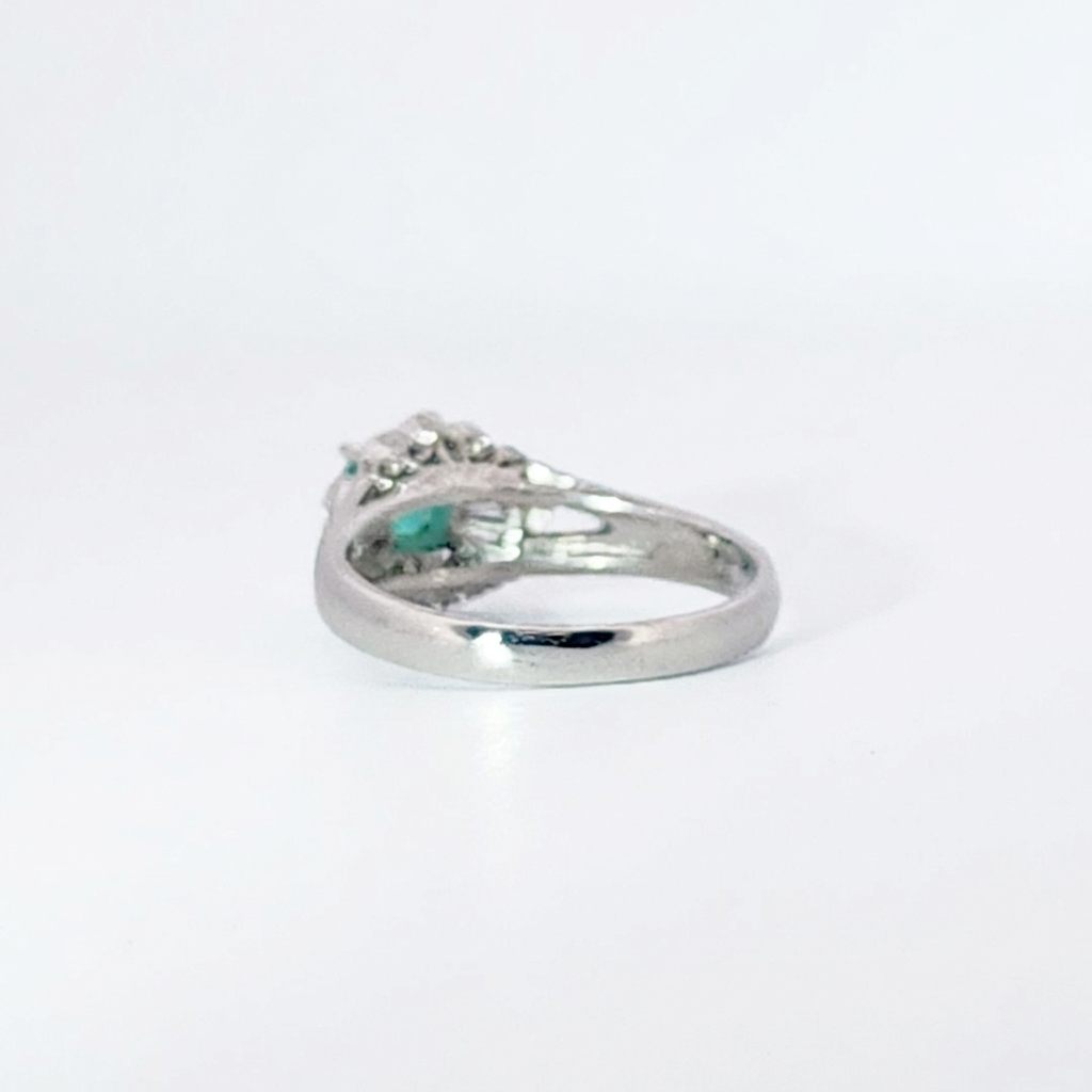 0.17ct Natural Diamonds and 0.24ct Nat Emerald, Women Ring, Platinum 900