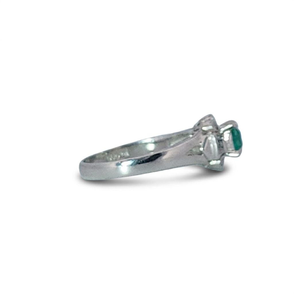 0.17ct Natural Diamonds and 0.24ct Nat Emerald, Women Ring, Platinum 900
