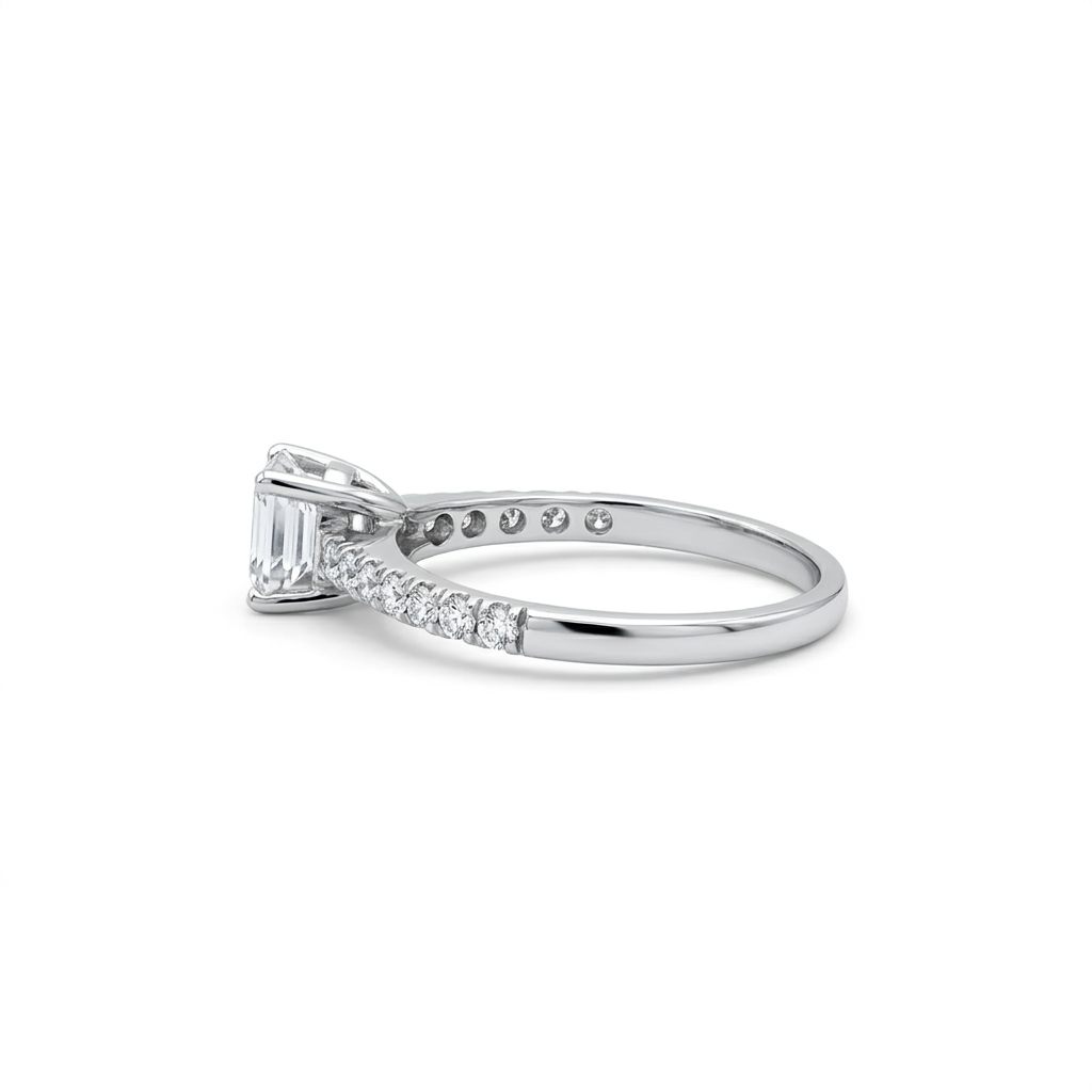 14K White Gold Engagement Ring, set with 1 Oval Diamond (0.52ct, E, SI) and 12 Round Diamonds (total 0.25ct)